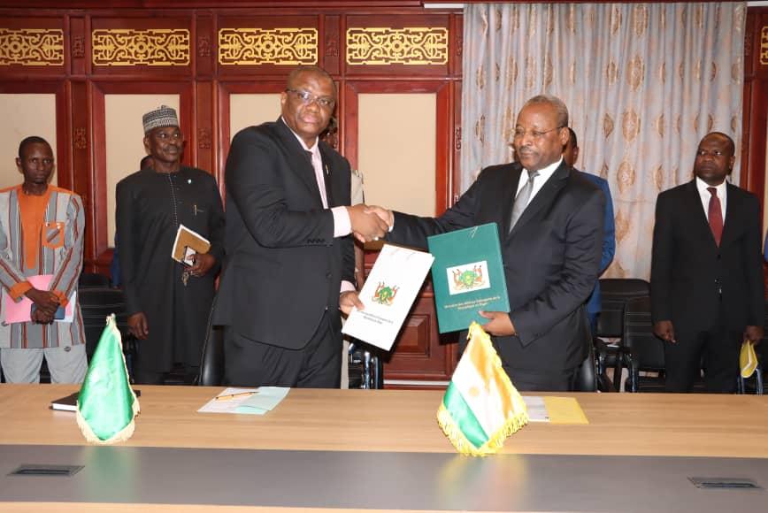 Le Niger et la Commission Climat pour la Région du Sahel (CCRS) signent un accord de siège Le Niger et la Commission Climat pour la Région du Sahel (CCRS) signent un accord de siège