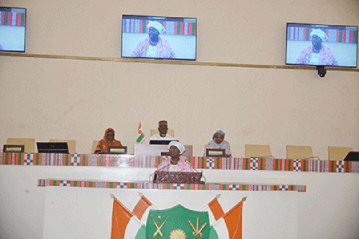 A l’Assemblée nationale : Les députés examinent et adoptent le projet de loi modificatif de la loi N° 2022-033 portant loi minière au Niger A l’Assemblée nationale : Les députés examinent et adoptent le projet de loi modificatif de la loi N° 2022-033 portant loi minière au Niger