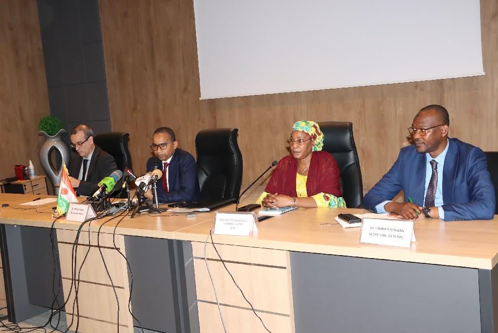 Niger : Les perspectives économiques sont favorables à court et moyen terme, et la croissance devrait atteindre 7% cette année (FMI) Niger : Les perspectives économiques sont favorables à court et moyen terme, et la croissance devrait atteindre 7% cette année (FMI)