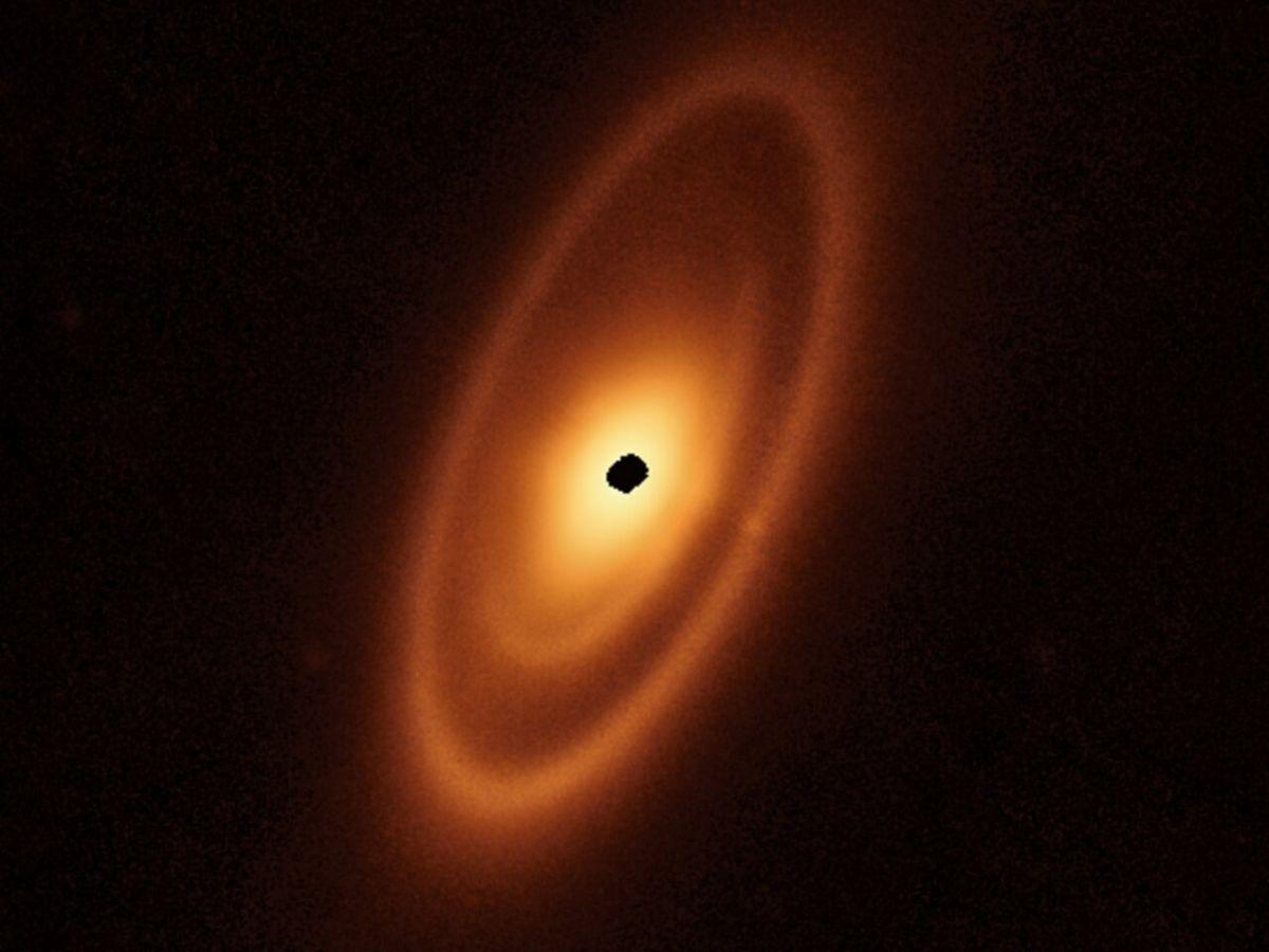 Le James Webb observe trois ceintures de débris autour de l'étoile Fomalhaut A Le James Webb observe trois ceintures de débris autour de l'étoile Fomalhaut A