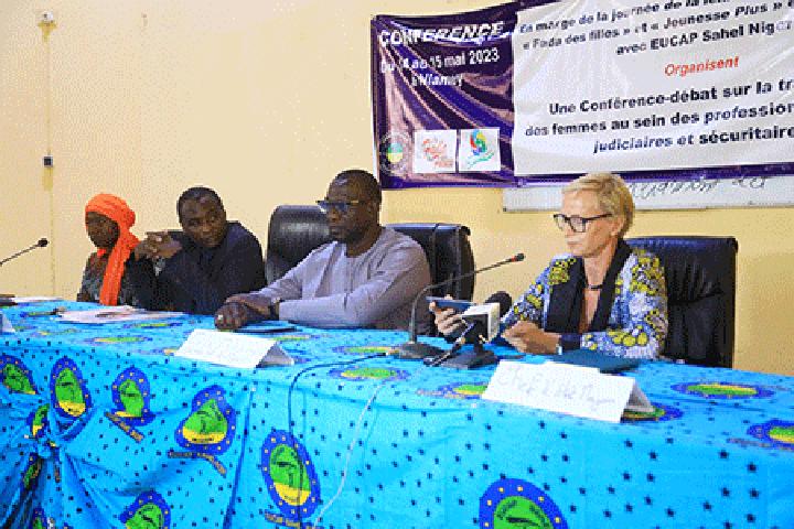 Célébration de la Journée Nationale de la Femme : Conférence-débat sur la ‘’trajectoire des femmes au sein des professions juridiques et sécuritaires’’ Célébration de la Journée Nationale de la Femme : Conférence-débat sur la ‘’trajectoire des femmes au sein des professions juridiques et sécuritaires’’