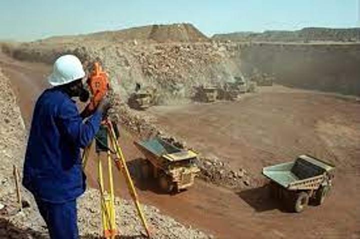 Le gouvernement adopte le projet de décret portant loi minière Le gouvernement adopte le projet de décret portant loi minière
