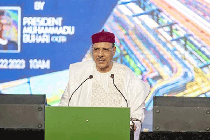 Fin de la visite de travail du Président Mohamed Bazoum au Nigeria : La plus grande raffinerie de pétrole d’Afrique inaugurée près de Lagos Fin de la visite de travail du Président Mohamed Bazoum au Nigeria : La plus grande raffinerie de pétrole d’Afrique inaugurée près de Lagos