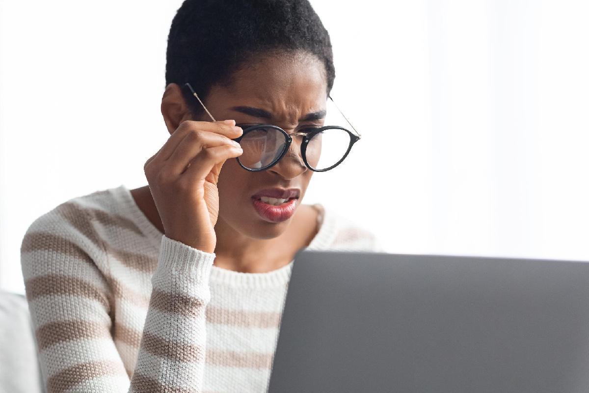 4 signes indiquant que vous avez besoin de nouvelles lunettes 4 signes indiquant que vous avez besoin de nouvelles lunettes