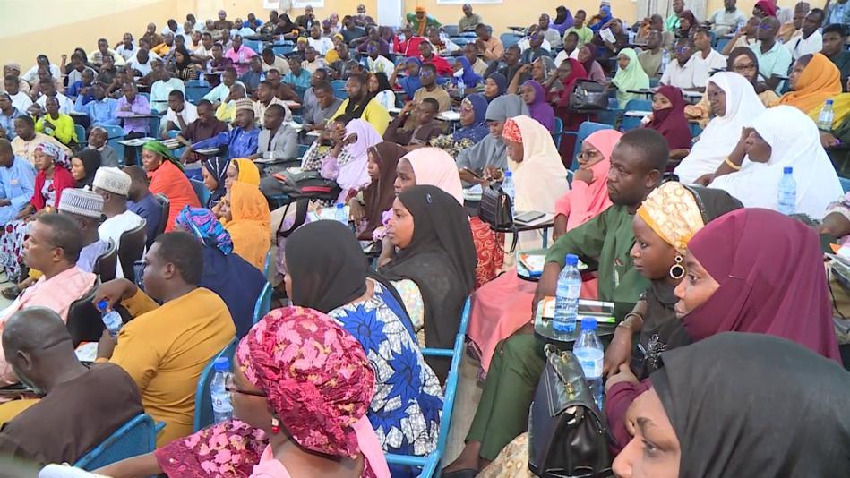 Conférence du HCME à Zinder sur la gestion de carrière : Renforcement des capacités managériales des jeunes fonctionnaires et diplômés Conférence du HCME à Zinder sur la gestion de carrière : Renforcement des capacités managériales des jeunes fonctionnaires et diplômés