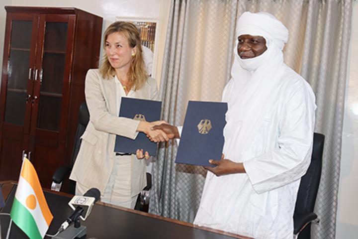 Coopération Niger- Allemagne : Signature d’un accord relatif à la construction d’un hôpital militaire de référence Coopération Niger- Allemagne : Signature d’un accord relatif à la construction d’un hôpital militaire de référence