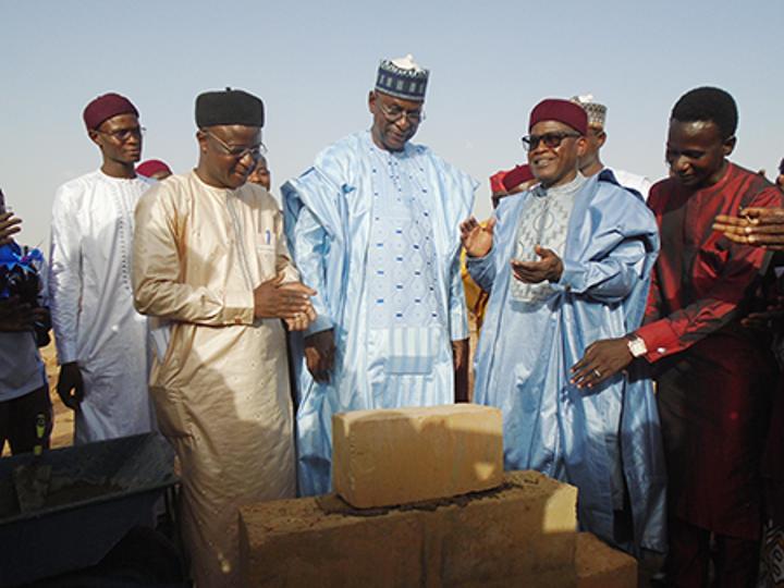 Visite du ministre de l’Enseignement Supérieur et de la Recherche à l’Université Djibo Hamani de Tahoua : Evaluation des besoins en infrastructures et Enseignants à l’Université de Tahoua Visite du ministre de l’Enseignement Supérieur et de la Recherche à l’Université Djibo Hamani de Tahoua : Evaluation des besoins en infrastructures et Enseignants à l’Université de Tahoua