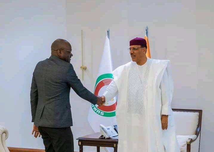 L’Ambassadeur du Sénégal au Niger fait ses adieux au Président de la République L’Ambassadeur du Sénégal au Niger fait ses adieux au Président de la République