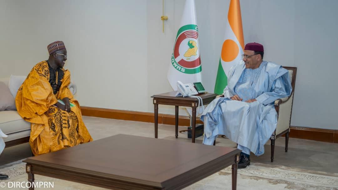 Niamey : Le Président de la République reçoit le SG de la Commission Mixte Nigéro-Nigériane de Coopération Niamey : Le Président de la République reçoit le SG de la Commission Mixte Nigéro-Nigériane de Coopération