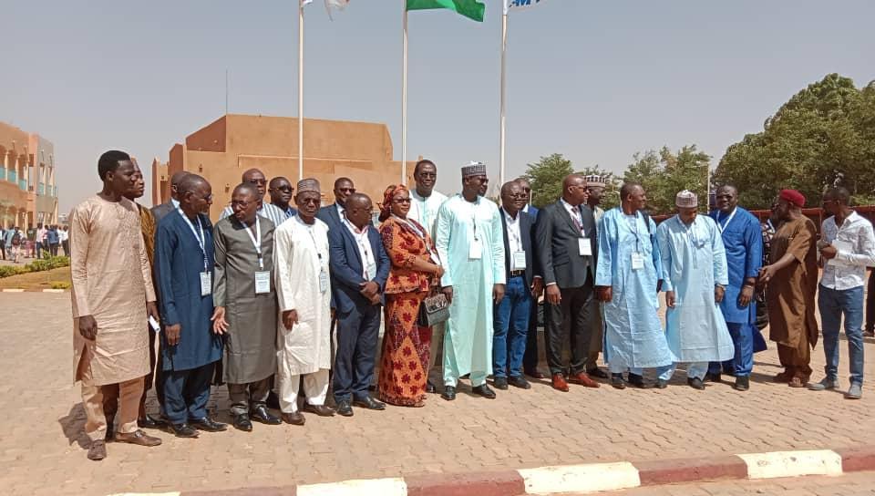 Université Djibo Hamani de Tahoua : Session internationale de préparation au concours d'agrégation en SJPEG du CAMES Université Djibo Hamani de Tahoua : Session internationale de préparation au concours d'agrégation en SJPEG du CAMES