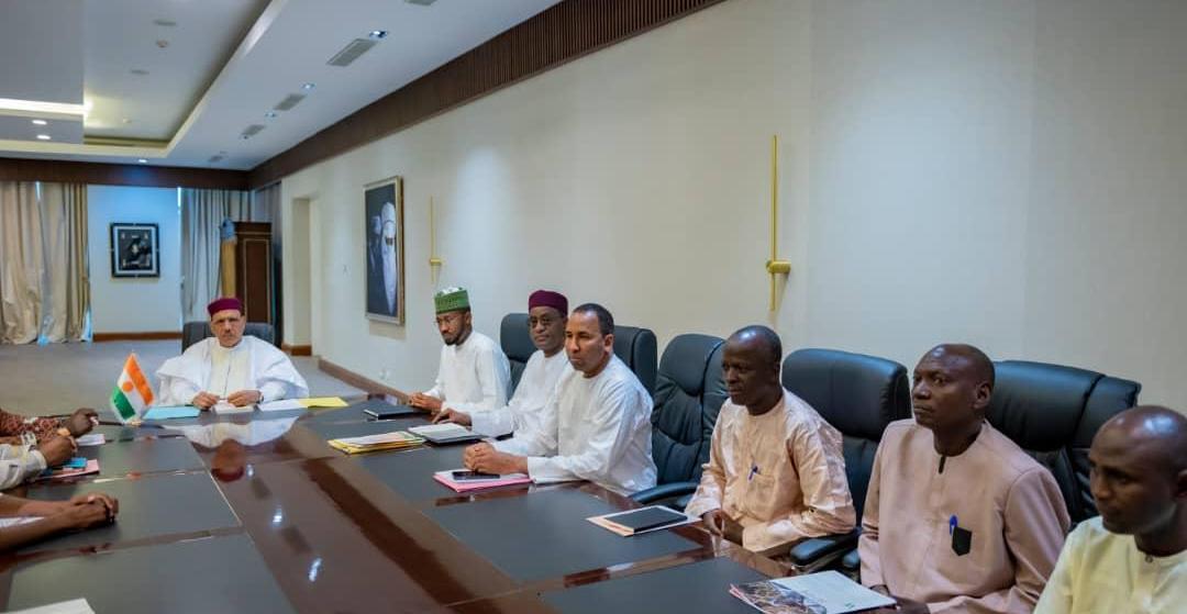 Niger : le Président Bazoum veut apporter des ‘’solutions idoines’’ à l’école nigérienne ‘’malade’’, selon les syndicats des enseignants Niger : le Président Bazoum veut apporter des ‘’solutions idoines’’ à l’école nigérienne ‘’malade’’, selon les syndicats des enseignants