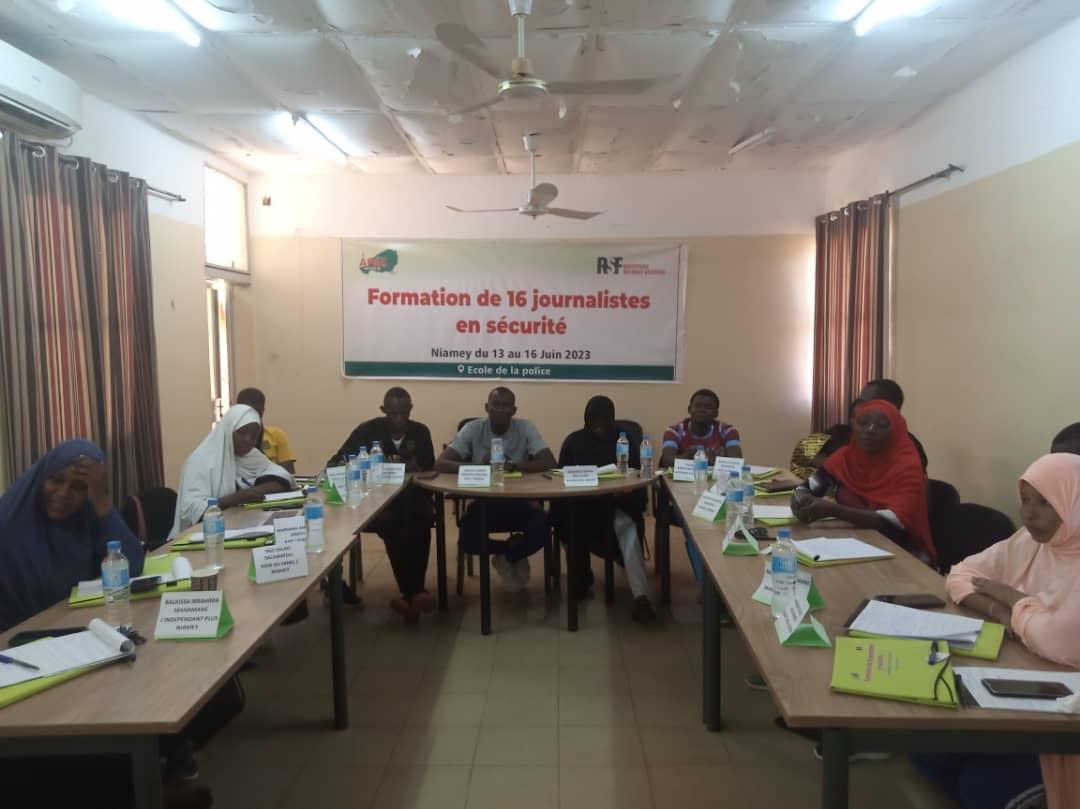 Niamey : 16 journalistes à l'école des techniques et principes de sécurité dans la pratique du journalisme Niamey : 16 journalistes à l'école des techniques et principes de sécurité dans la pratique du journalisme