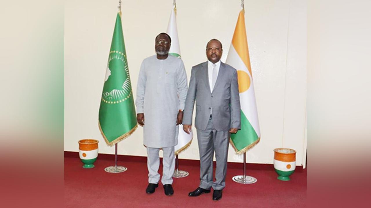 Diplomatie : Le ministre d’Etat Hassoumi Massoudou reçoit le président de la Commission de la CEDEAO Diplomatie : Le ministre d’Etat Hassoumi Massoudou reçoit le président de la Commission de la CEDEAO