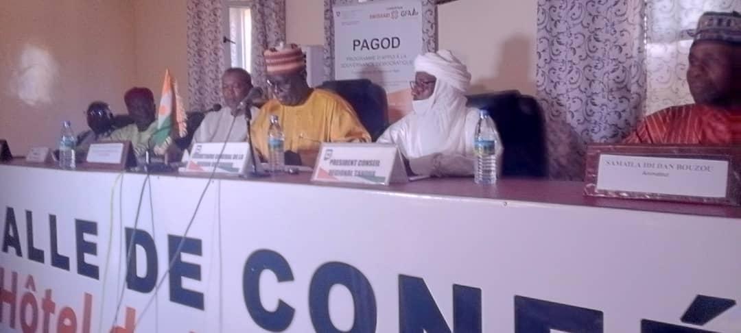 Tahoua : Renforcement des compétences des jeunes fonctionnaires et diplômés sur la gestion de la carrière, le civisme et le développement personnel Tahoua : Renforcement des compétences des jeunes fonctionnaires et diplômés sur la gestion de la carrière, le civisme et le développement personnel