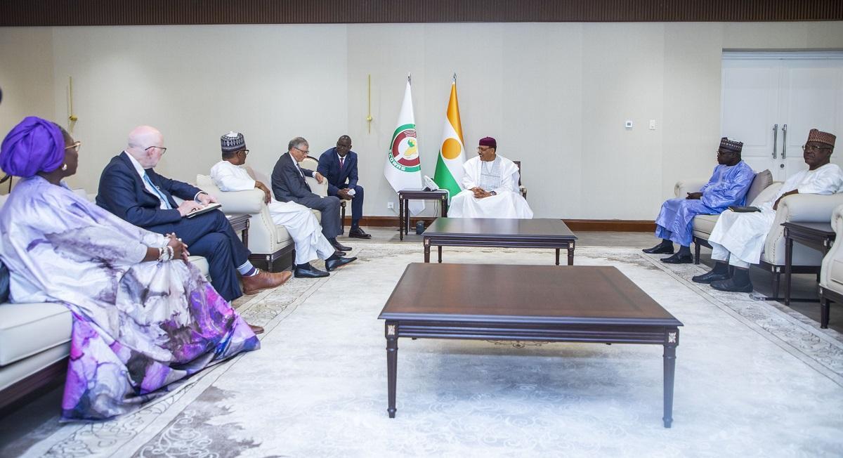 Niamey : Le Président Bazoum reçoit les fondateurs des fondations Bill et Melinda Gates et Aliko Dangote Niamey : Le Président Bazoum reçoit les fondateurs des fondations Bill et Melinda Gates et Aliko Dangote