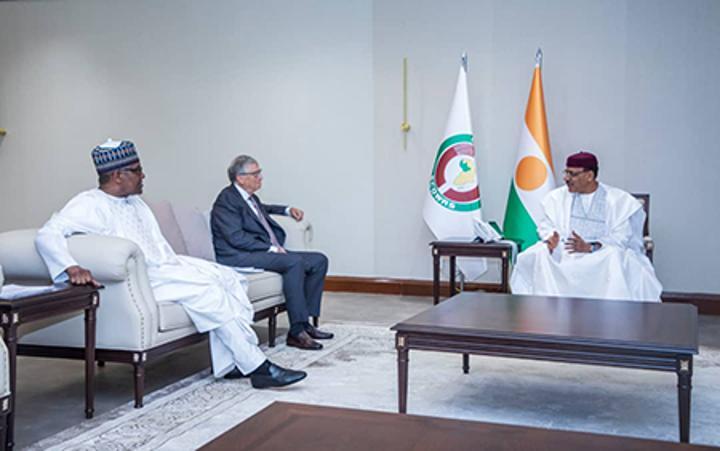 A la Présidence de la République : Le Chef de l’Etat s’entretient avec M. Bill Gates et M. Aliko Dangoté A la Présidence de la République : Le Chef de l’Etat s’entretient avec M. Bill Gates et M. Aliko Dangoté