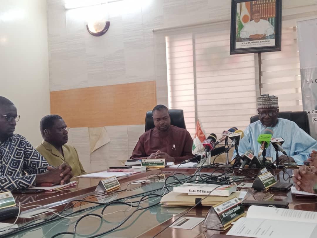 Législatives de la diaspora nigérienne : le Président du CSC satisfait de « la pleine implication » de son équipe et des médias Législatives de la diaspora nigérienne : le Président du CSC satisfait de « la pleine implication » de son équipe et des médias