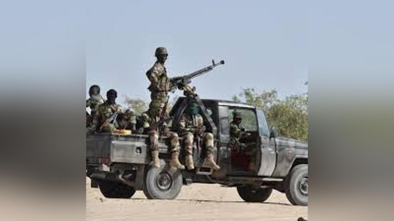 Deux individus complices et ravitailleurs de Boko Haram, plus un groupe de jeunes délinquants appréhendés par l’Armée nigérienne Deux individus complices et ravitailleurs de Boko Haram, plus un groupe de jeunes délinquants appréhendés par l’Armée nigérienne