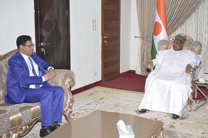 Assemblée nationale : M. Seini Oumarou reçoit l’ambassadeur de la République Islamique de Mauritanie auprès du Niger Assemblée nationale : M. Seini Oumarou reçoit l’ambassadeur de la République Islamique de Mauritanie auprès du Niger