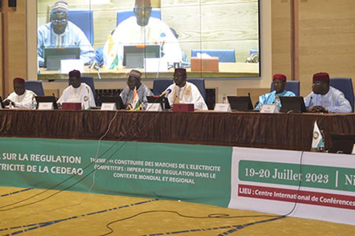 Intégration énergétique : Niamey accueille le 8ème forum régional sur la régulation de l’électricité de la CEDEAO Intégration énergétique : Niamey accueille le 8ème forum régional sur la régulation de l’électricité de la CEDEAO