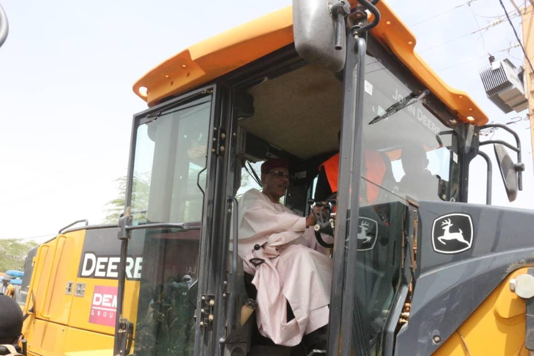 Tahoua : Le Président de la République Mohamed Bazoum lance officiellement les travaux de réhabilitation de la route Abalak-Tamaya Tahoua : Le Président de la République Mohamed Bazoum lance officiellement les travaux de réhabilitation de la route Abalak-Tamaya