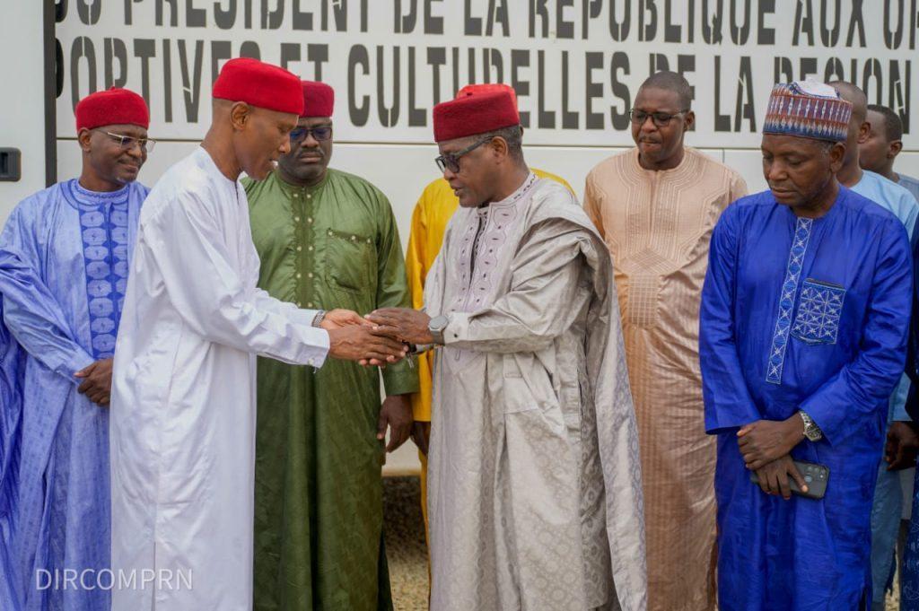Promotion de la culture et des sports : Le Chef de l’Etat offre un bus aux associatives culturelles et sportives de la région de Tahoua Promotion de la culture et des sports : Le Chef de l’Etat offre un bus aux associatives culturelles et sportives de la région de Tahoua