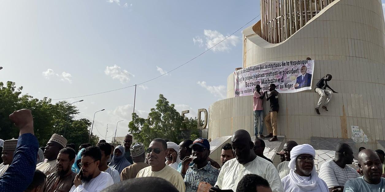 À Niamey, les soutiens de Bazoum appellent à la mobilisation contre le coup d’État À Niamey, les soutiens de Bazoum appellent à la mobilisation contre le coup d’État
