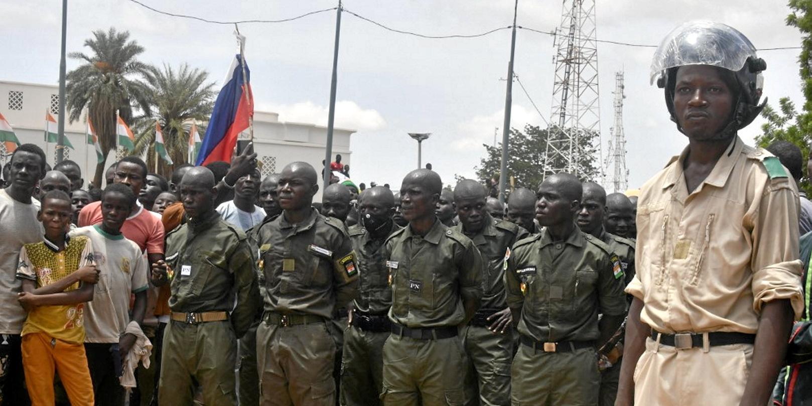 l’Afrique de l’Ouest fixe un ultimatum aux putschistes l’Afrique de l’Ouest fixe un ultimatum aux putschistes