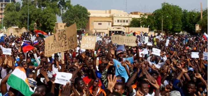 Côte d'Ivoire-Niger : Abidjan suspend les importations, exportations et les formalités douanières des marchandises en provenance et à destination de Niamey Côte d'Ivoire-Niger : Abidjan suspend les importations, exportations et les formalités douanières des marchandises en provenance et à destination de Niamey