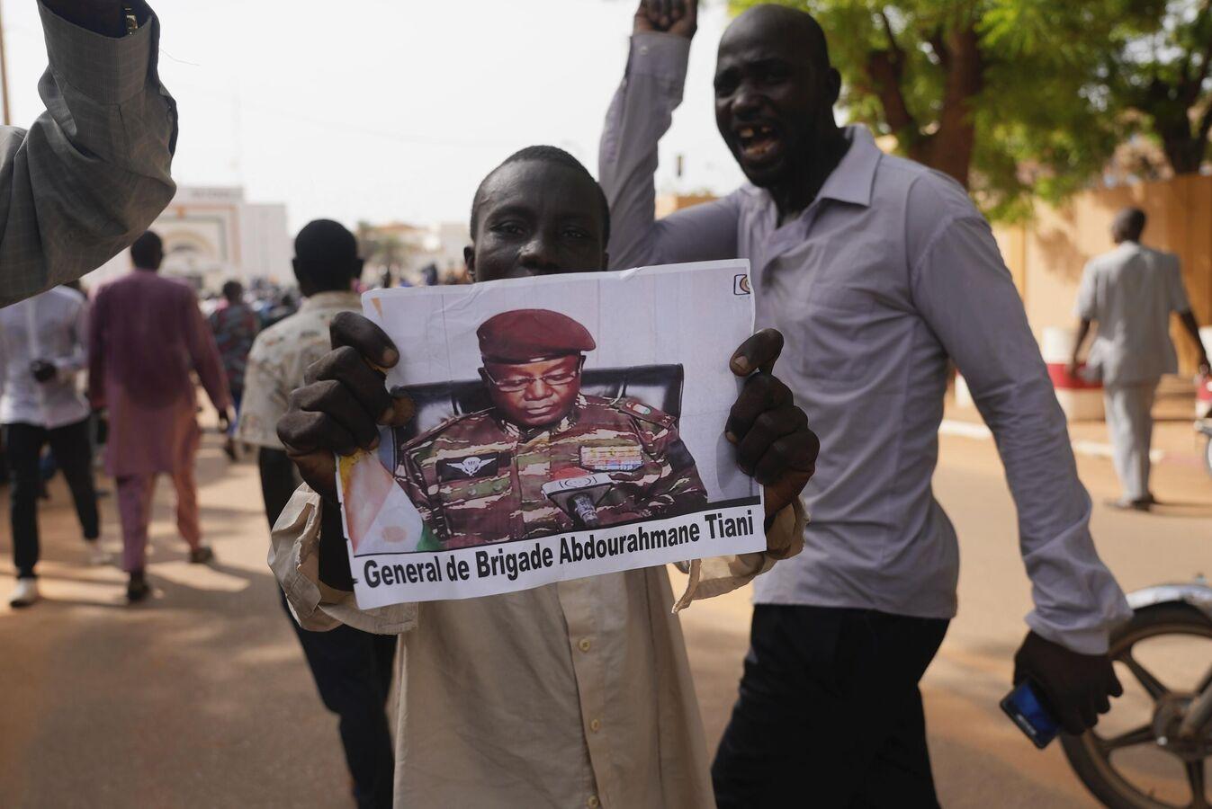 Le chef autoproclamé du Niger forme son cabinet et nomme de nouveaux gouverneurs Le chef autoproclamé du Niger forme son cabinet et nomme de nouveaux gouverneurs