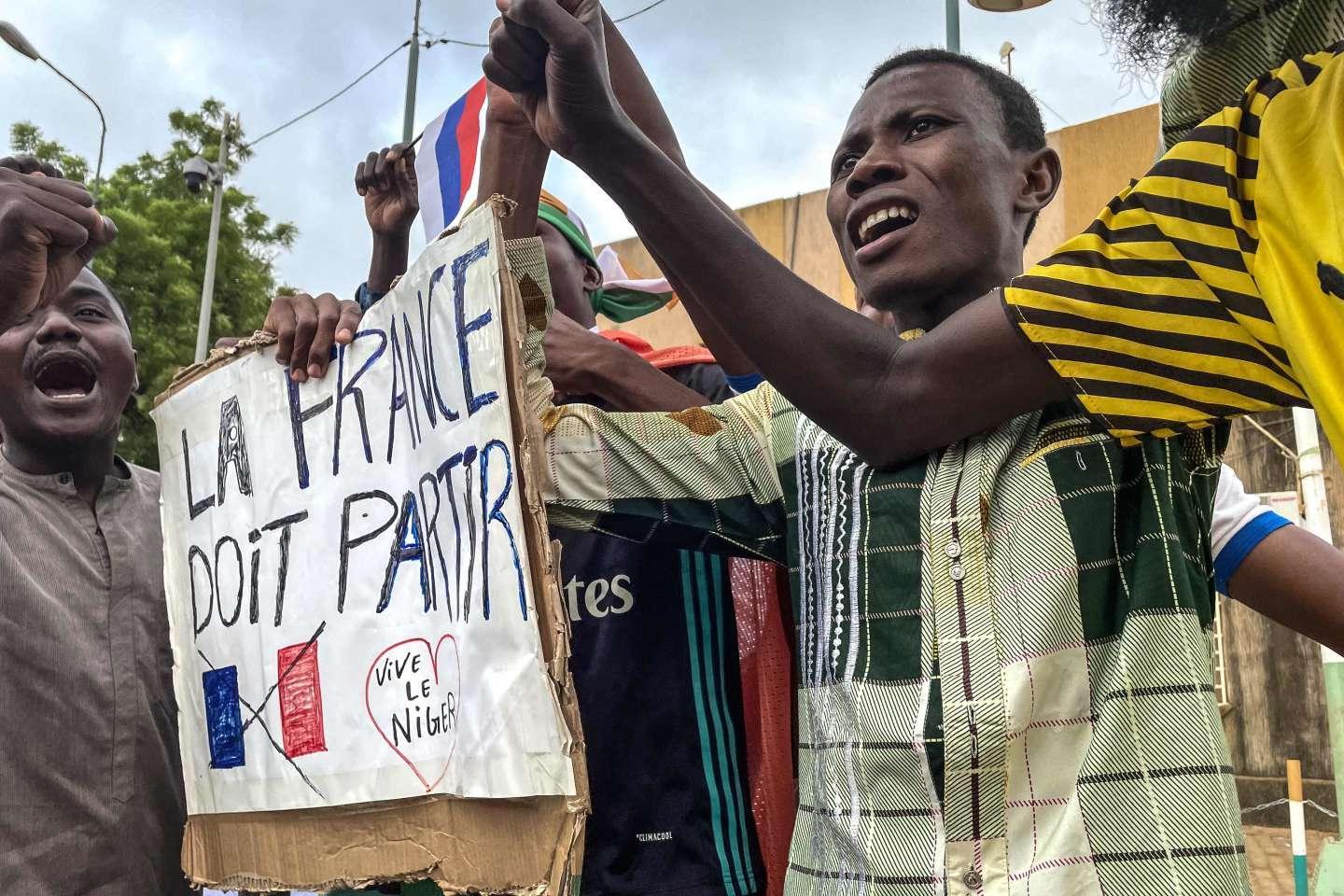 manifestations en soutien au coup d’Etat le jour de l’anniversaire de l’indépendance du pays manifestations en soutien au coup d’Etat le jour de l’anniversaire de l’indépendance du pays