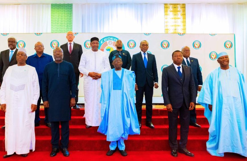 Tinubu appelle ses émissaires à tout faire pour parvenir à une solution amiable Tinubu appelle ses émissaires à tout faire pour parvenir à une solution amiable