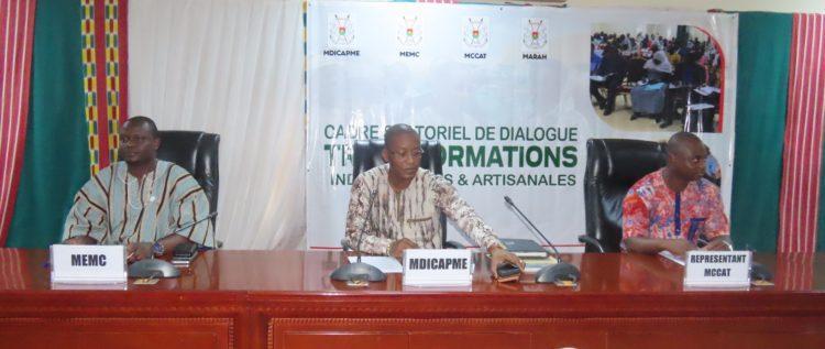Ministère en charge du commerce : La revue à mi-parcours 2023 du cadre sectoriel de dialogue « transformations industrielles et artisanales » engagée Ministère en charge du commerce : La revue à mi-parcours 2023 du cadre sectoriel de dialogue « transformations industrielles et artisanales » engagée
