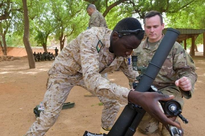 Le Pentagone avoue avoir formé certains chefs militaires au pouvoir au Niger Le Pentagone avoue avoir formé certains chefs militaires au pouvoir au Niger