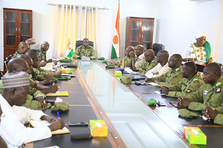 Au ministère de la Défense Nationale : Le Général de Corps d’Armée Salifou Mody rencontre les principaux cadres du ministère Au ministère de la Défense Nationale : Le Général de Corps d’Armée Salifou Mody rencontre les principaux cadres du ministère