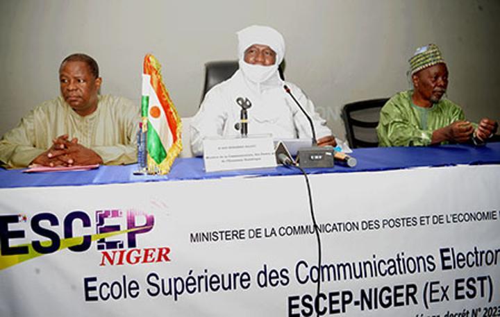 Rentrée scolaire à l’Ecole supérieure des communications électroniques et de la poste (ESCEP) : M. Sidi Mohamed Raliou invite les apprenants et le corps professoral à plus de rigueur dans l’apprentissage Rentrée scolaire à l’Ecole supérieure des communications électroniques et de la poste (ESCEP) : M. Sidi Mohamed Raliou invite les apprenants et le corps professoral à plus de rigueur dans l’apprentissage