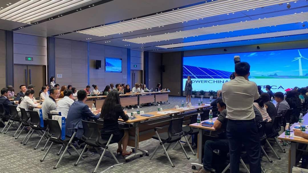 Pékin : visite des medias étrangers au siège de l’entreprise de construction publique PowerChina à Haidian Pékin : visite des medias étrangers au siège de l’entreprise de construction publique PowerChina à Haidian