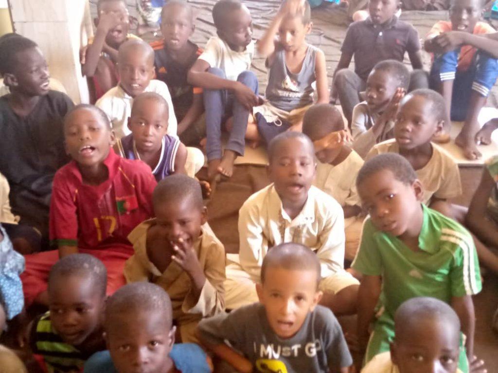 Grandes vacances et Makaranta à Niamey : Les jeunes du quartier Dar es Salam consacrent une partie de leur temps aux études coraniques Grandes vacances et Makaranta à Niamey : Les jeunes du quartier Dar es Salam consacrent une partie de leur temps aux études coraniques