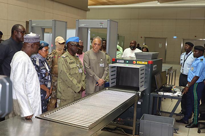 Visites du ministre des Transports et de l’Equipement à l’ASECNA, à l’AIDH et à l’ANAC : Constater de visu le fonctionnement des services et les conditions de travail des agents Visites du ministre des Transports et de l’Equipement à l’ASECNA, à l’AIDH et à l’ANAC : Constater de visu le fonctionnement des services et les conditions de travail des agents