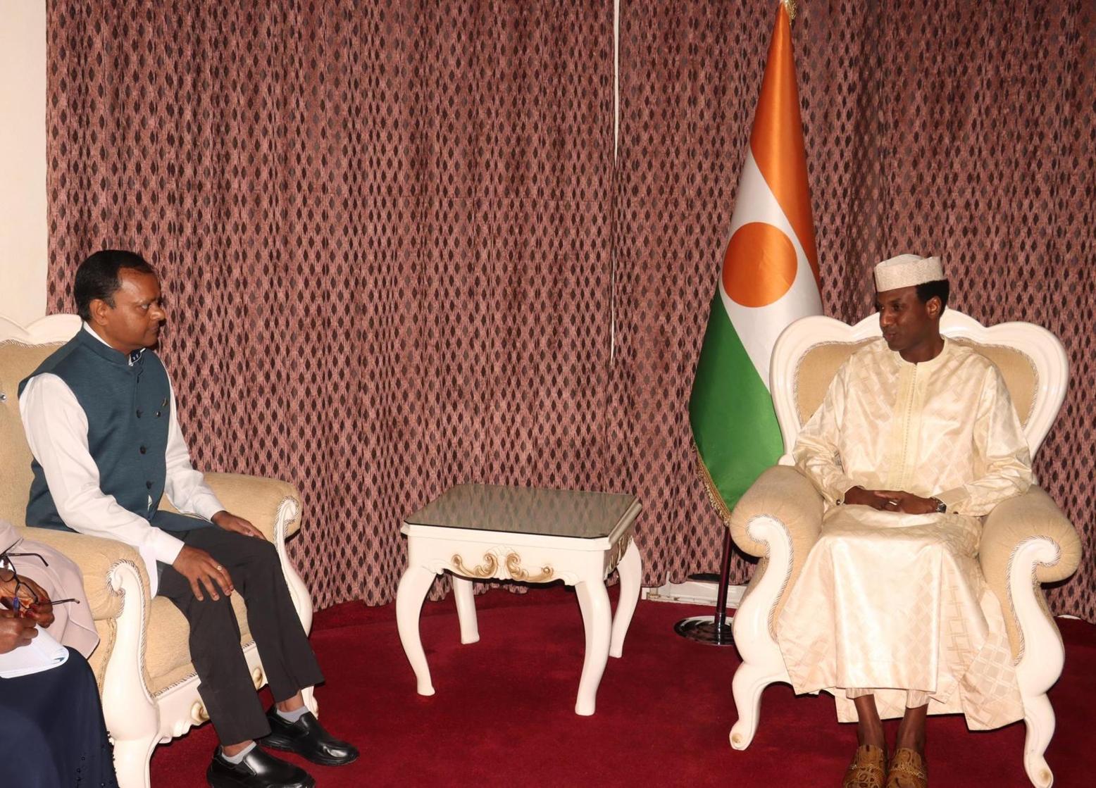 Le Premier Ministre reçoit le Chargé d’Affaires de l’Ambassade de l’Inde au Niger