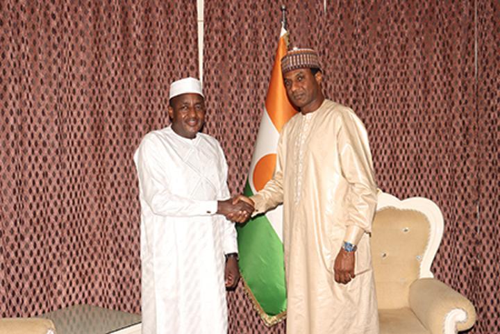 Au cabinet du Premier Ministre : M. Lamine Zeine Ali Mahaman reçoit l’ambassadeur du Tchad au Niger et celui de l’Union Européenne Au cabinet du Premier Ministre : M. Lamine Zeine Ali Mahaman reçoit l’ambassadeur du Tchad au Niger et celui de l’Union Européenne