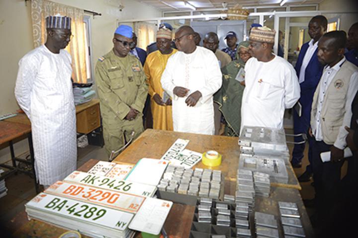 Poursuite des visites du ministre des Transports et de l’équipement : Le colonel Salissou Mahaman Salissou visite la SONILOGA Poursuite des visites du ministre des Transports et de l’équipement : Le colonel Salissou Mahaman Salissou visite la SONILOGA