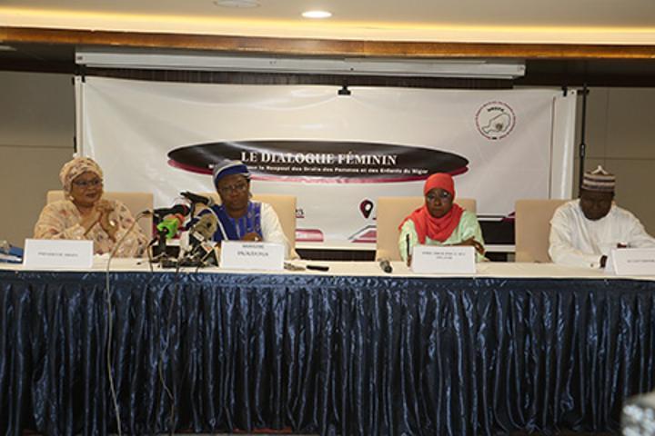 Rencontre des Femmes du Mouvement pour le Respect des Droits des Femmes et des Enfants au Niger (MRDFN) : Promouvoir les droits des femmes et des enfants en période de transition au Niger Rencontre des Femmes du Mouvement pour le Respect des Droits des Femmes et des Enfants au Niger (MRDFN) : Promouvoir les droits des femmes et des enfants en période de transition au Niger