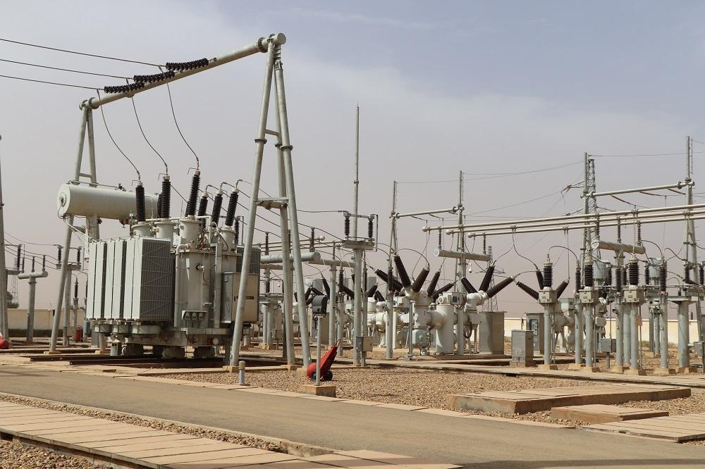 Visite du ministre du Pétrole, des Mines et de l’Énergie:M. Mahaman Moustapha Barké Bako visite les installations de la centrale thermique et solaire de Gorou Banda Visite du ministre du Pétrole, des Mines et de l’Énergie:M. Mahaman Moustapha Barké Bako visite les installations de la centrale thermique et solaire de Gorou Banda
