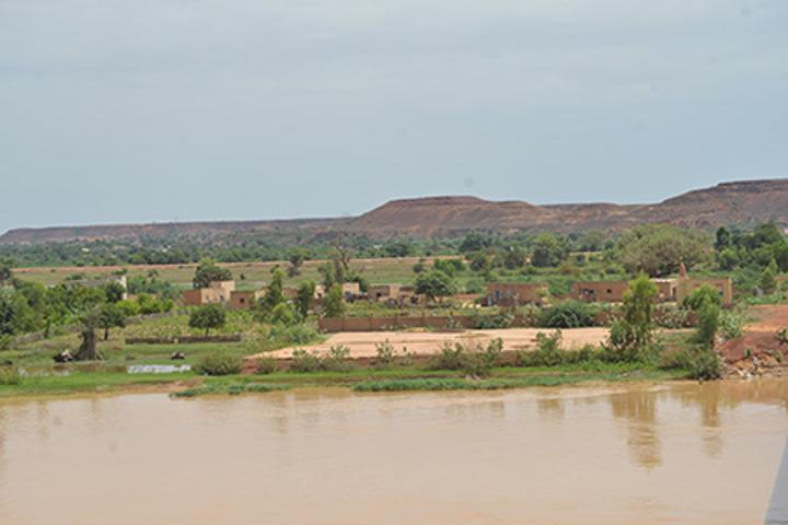 L’île de Néni Goungou : Entre pénurie d’eau potable et manque d’éléctricité, les habitants sont dans l’embarras L’île de Néni Goungou : Entre pénurie d’eau potable et manque d’éléctricité, les habitants sont dans l’embarras