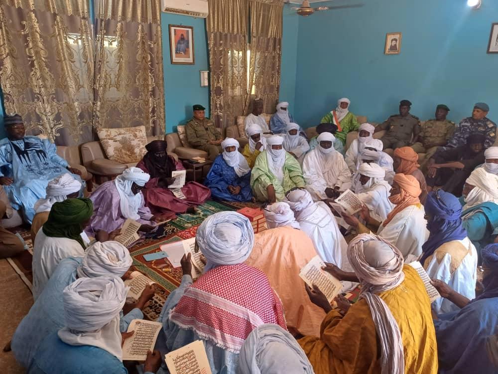 Lecture du Saint Coran et fatiha : Les autorités coutumières et religieuses d’Ingall implorent Allah pour notre pays Lecture du Saint Coran et fatiha : Les autorités coutumières et religieuses d’Ingall implorent Allah pour notre pays