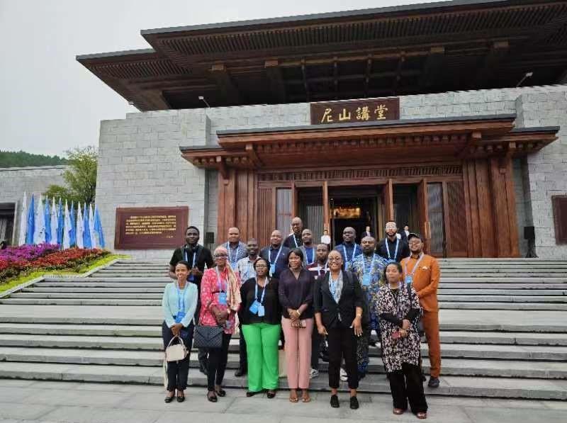 Shandong : une quinzaine de journalistes africains visite le Temple de Confucius (Qufu) (Par Tsahirou Abdoua, envoyé spécial de l’ANP en Chine) Shandong : une quinzaine de journalistes africains visite le Temple de Confucius (Qufu) (Par Tsahirou Abdoua, envoyé spécial de l’ANP en Chine)