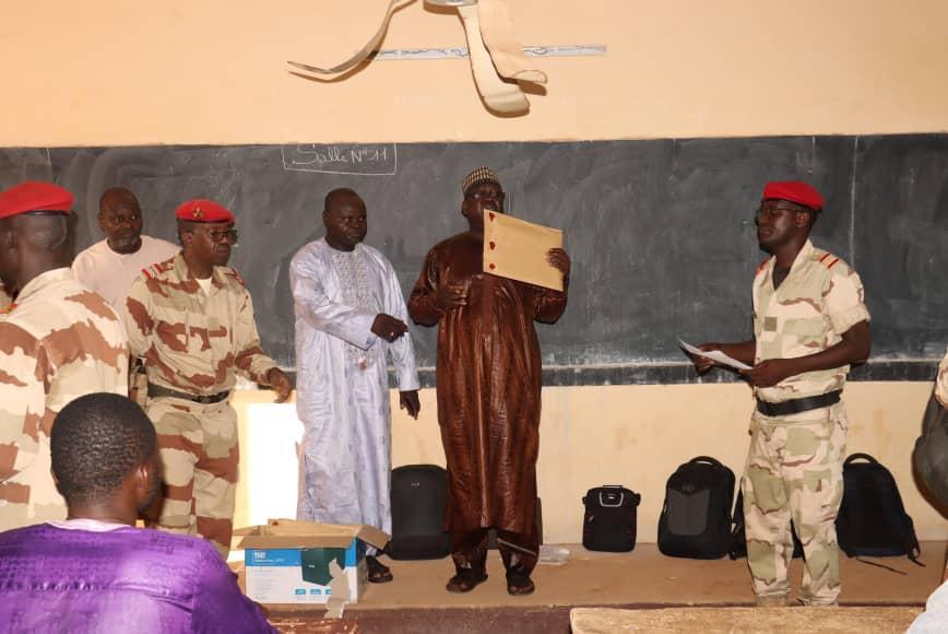 Recrutement des spécialistes à la Garde Nationale du Niger : le SGA du ministère de l’intérieur lance les épreuves écrites Recrutement des spécialistes à la Garde Nationale du Niger : le SGA du ministère de l’intérieur lance les épreuves écrites