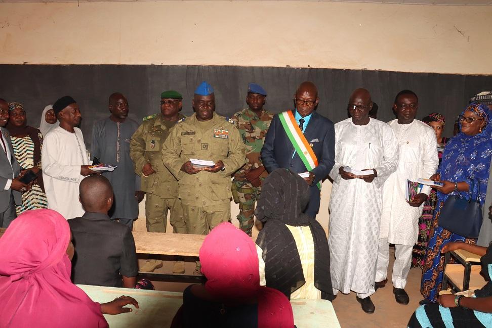 Rentrée Scolaire 2023-2024 : Le Ministre de la Jeunesse et des Sports donne le coup d’envoi à Niamey Rentrée Scolaire 2023-2024 : Le Ministre de la Jeunesse et des Sports donne le coup d’envoi à Niamey