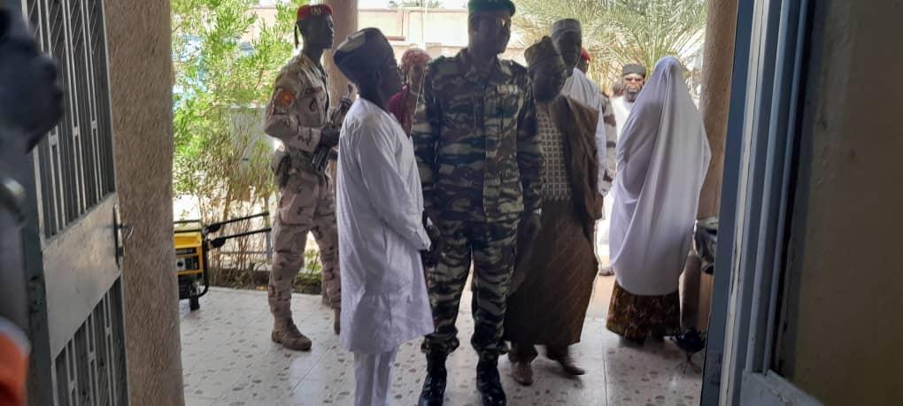 Diffa : Le Gouverneur visite la Direction régionale des archives Diffa : Le Gouverneur visite la Direction régionale des archives